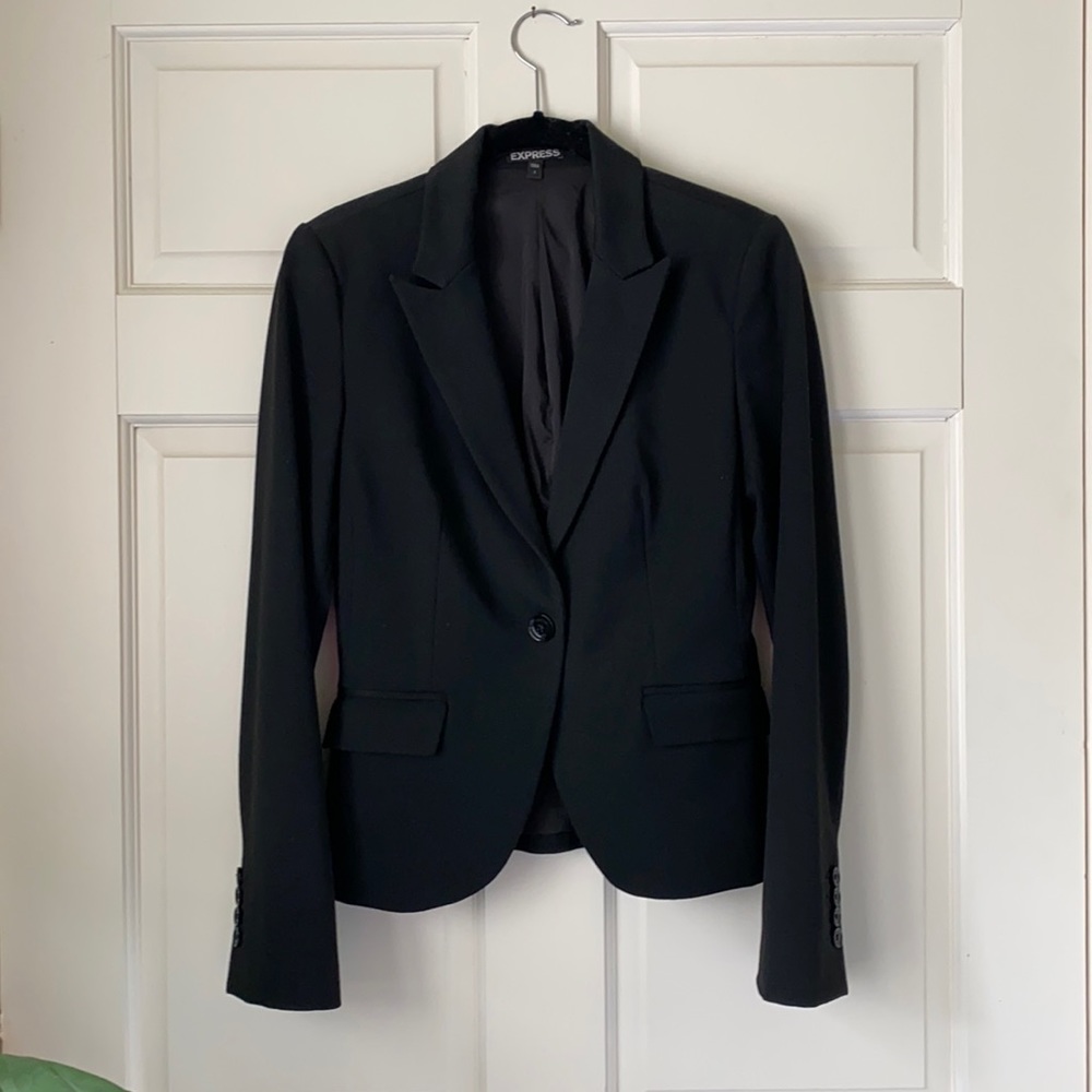 Express Women’s size 2 black fitted suit jacket